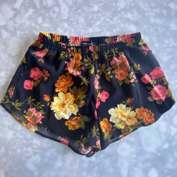 Floral high-waisted shorts - Picture 2 of 4